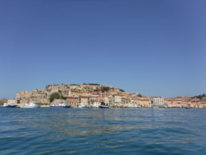 01-09 Porto Ferraio de loin